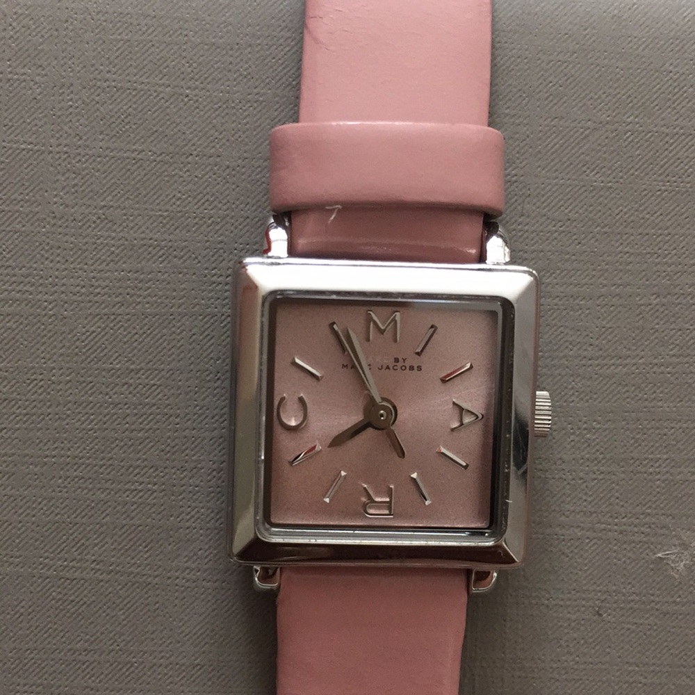 Ladies pink Marc jacobs Watch New
